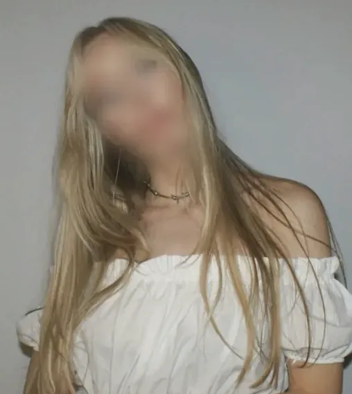 Alice, 20