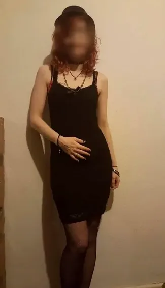 Amela, 35