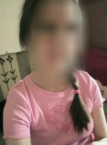 Amira, 25
