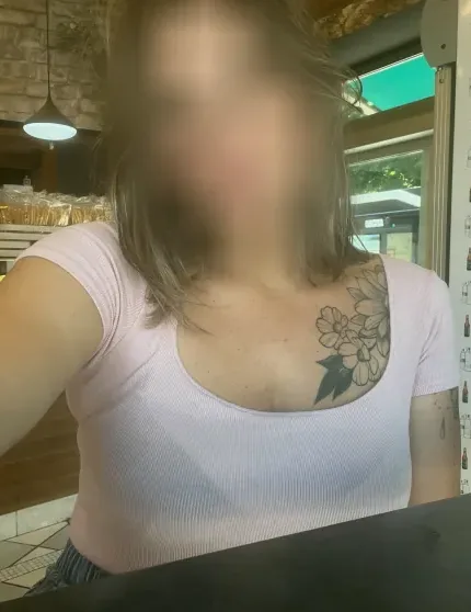 Ellen, 40