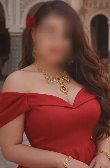 Emilia, 29