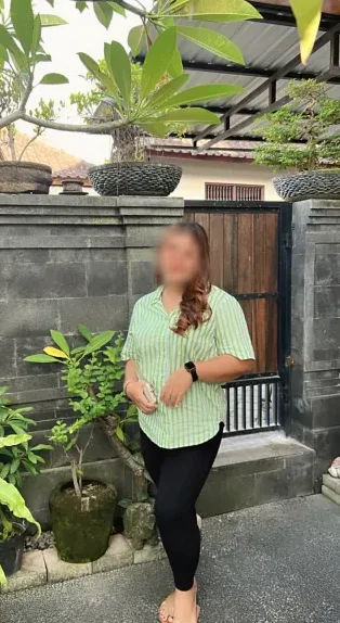 Ester, 39