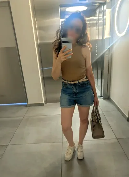 Ines, 40