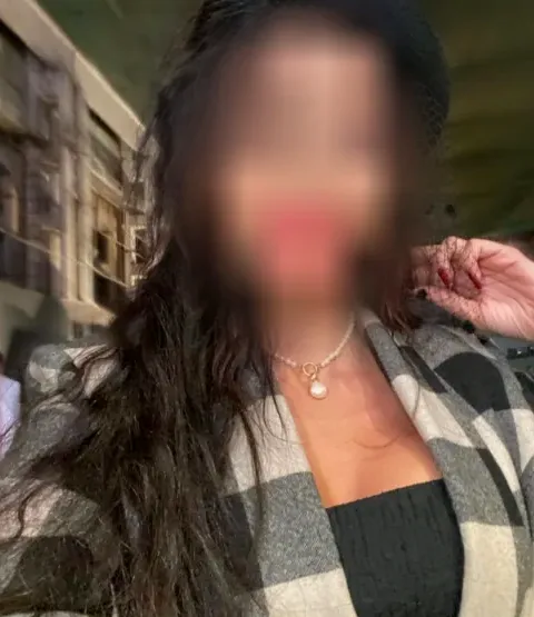 Ines, 40
