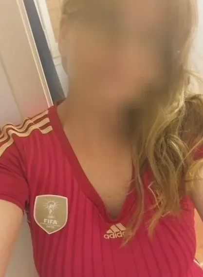 Sanela, 35