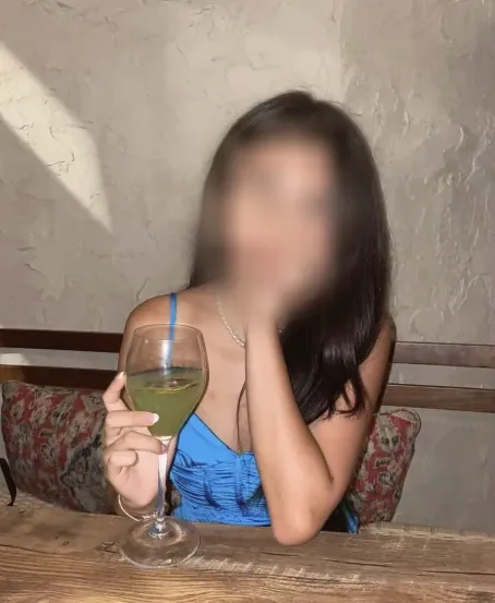Sara, 19